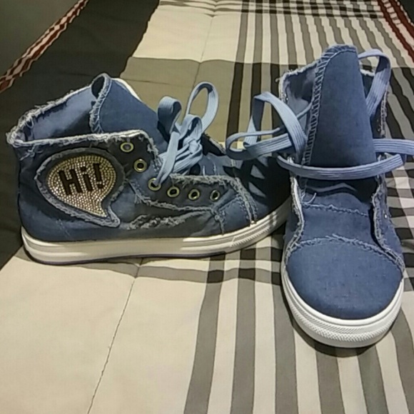 Sneakers - Picture 3 of 4